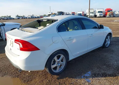 2012 Volvo S60 T5 z USA, uszkodzony, nr VIN YV1622FS0C2114804